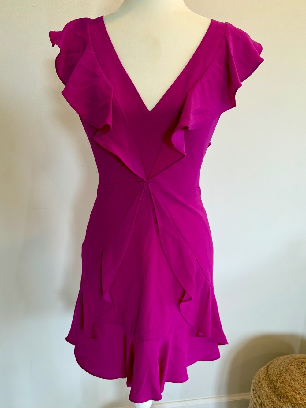BCBGMAXAZRIA Tyrah Pink Ruffle Dress Size 0 | V-Neck Flowy Mini